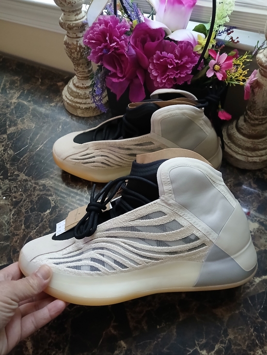 Yeezy Quantum Lace-UpAthletic/Comfort Streetwear Shoes Size 11 for Men main image 5